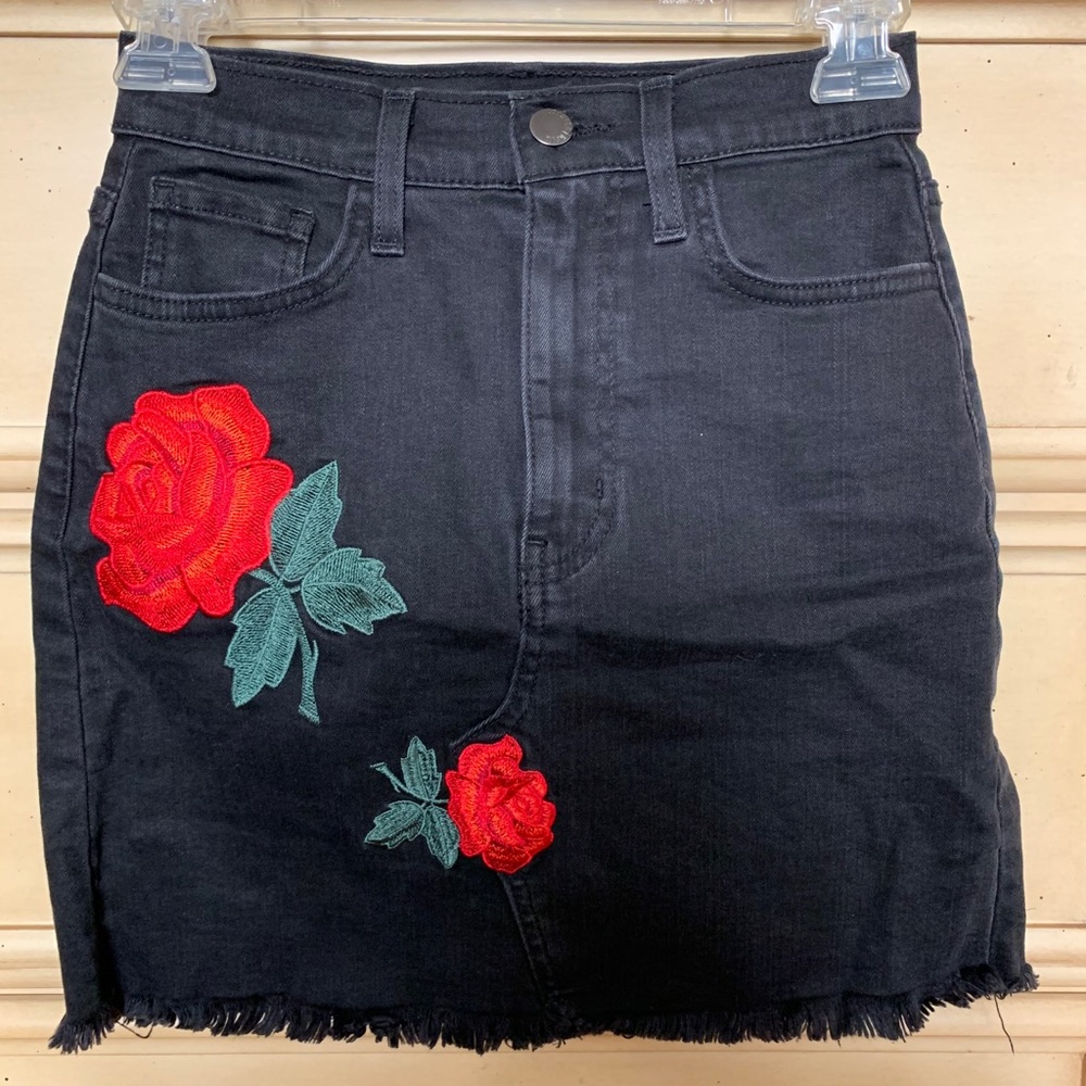 Fashion Nova Black Floral Denim Skirt Size: Small